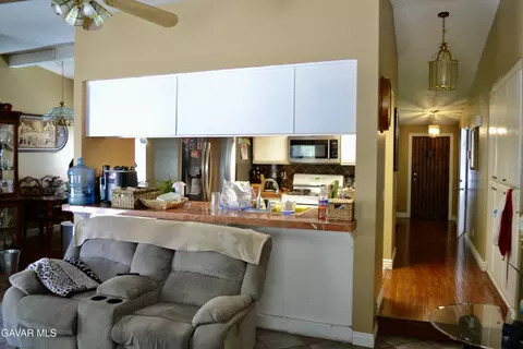 Entry Way - 4639 Wrightwood Way, Palmdale, CA 93552 photo 4 of 7