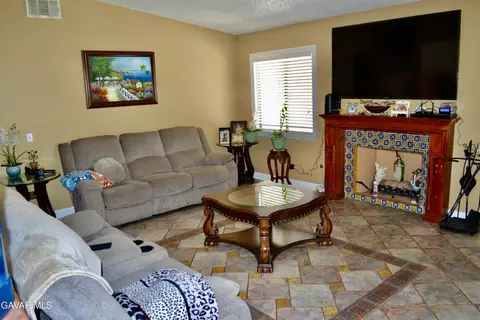 Living - 4639 Wrightwood Way, Palmdale, CA 93552 photo 1 of 1
