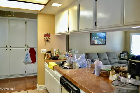 Kitchen - 4639 Wrightwood Way, Palmdale, CA 93552 photo 3 of 3