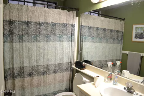 Bath - 4639 Wrightwood Way, Palmdale, CA 93552 photo 1 of 5