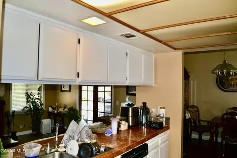 Kitchen - 4639 Wrightwood Way, Palmdale, CA 93552 photo 2 of 3
