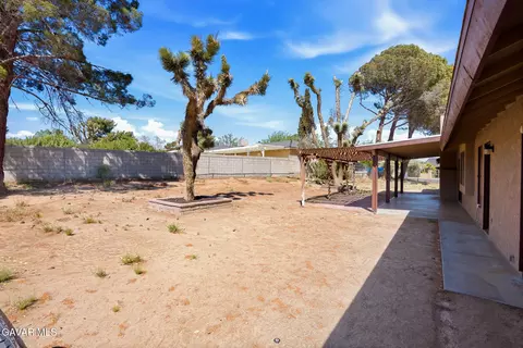 Exterior - 39005 E 161st St, Lake Los Angeles, CA 93591 photo 5 of 8