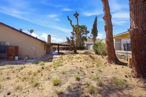 Exterior - 39005 E 161st St, Lake Los Angeles, CA 93591 photo 8 of 8