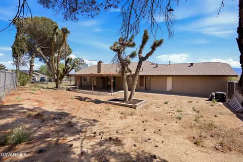 Exterior - 39005 E 161st St, Lake Los Angeles, CA 93591 photo 6 of 8