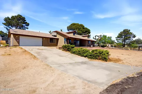 Exterior - 39005 E 161st St, Lake Los Angeles, CA 93591 photo 3 of 8