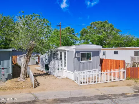 1258 Rosamond Blvd W #SPC 14, Rosamond, CA 93560