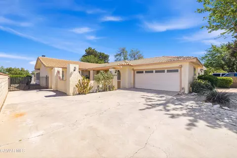 42136 55th St, Quartz Hill, CA 93536