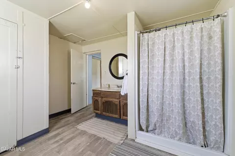 Bath - 124 E I St, Tehachapi, CA 93561 photo 1 of 1