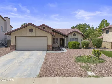 43711 16th St, Lancaster, CA 93535 photo 2