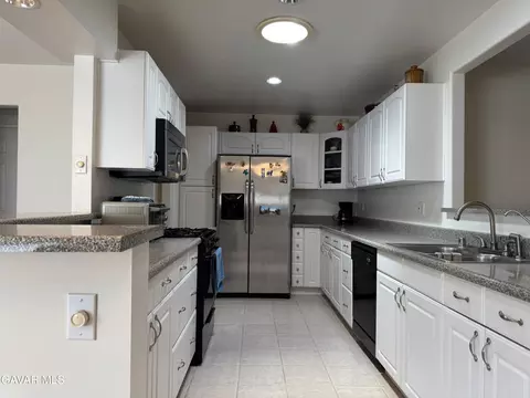 Kitchen - 38820 Juniper Tree Rd, Palmdale, CA 93551 photo 2 of 5