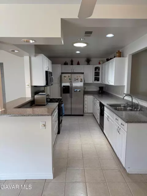 Kitchen - 38820 Juniper Tree Rd, Palmdale, CA 93551 photo 3 of 5
