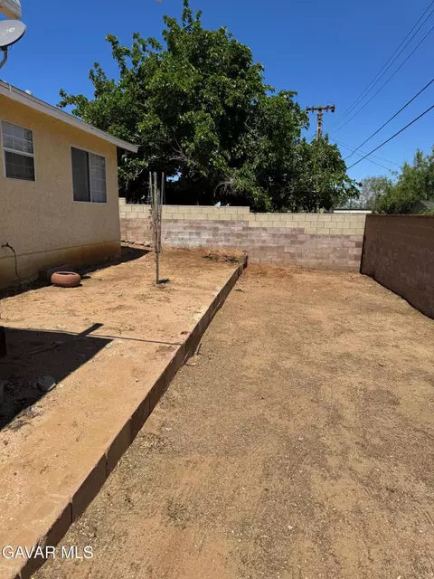 Exterior - 38820 Juniper Tree Rd, Palmdale, CA 93551 photo 5 of 6