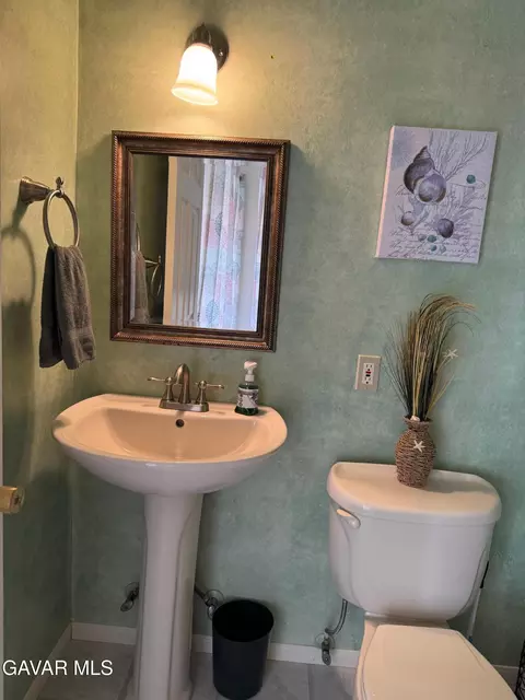 Bath - 38820 Juniper Tree Rd, Palmdale, CA 93551 photo 2 of 9