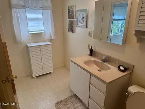 Bath - 38820 Juniper Tree Rd, Palmdale, CA 93551 photo 7 of 9