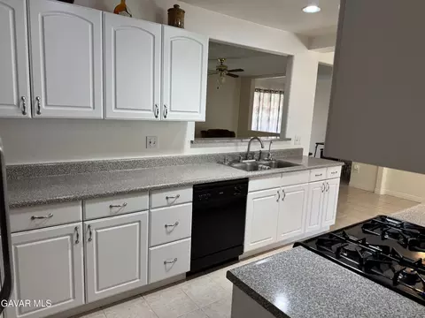 Kitchen - 38820 Juniper Tree Rd, Palmdale, CA 93551 photo 5 of 5