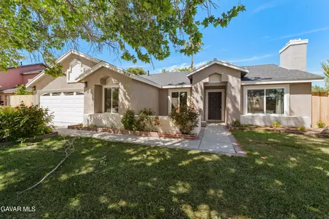 3839 Eclipse Dr, Palmdale, CA 93550 photo 2