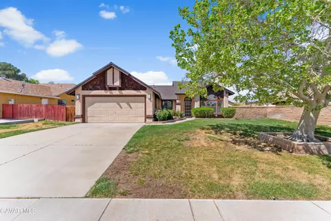38027 Raintree Ln, Palmdale, CA 93552