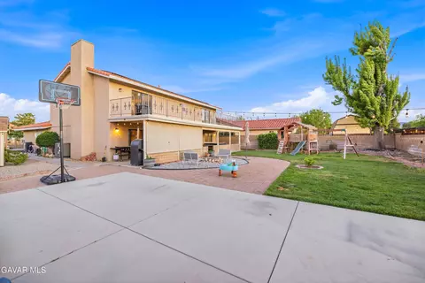 Exterior - 42911 Normandy Ln, Lancaster, CA 93536 photo 8 of 14