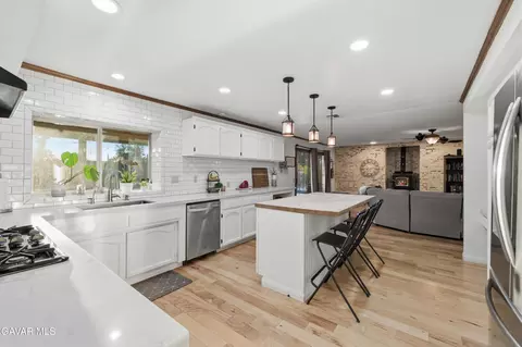 Kitchen - 42911 Normandy Ln, Lancaster, CA 93536 photo 4 of 5