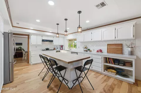 Kitchen - 42911 Normandy Ln, Lancaster, CA 93536 photo 3 of 5