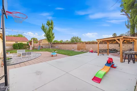Exterior - 42911 Normandy Ln, Lancaster, CA 93536 photo 9 of 14