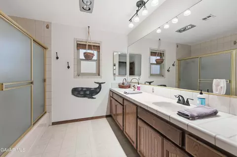 Bath - 42911 Normandy Ln, Lancaster, CA 93536 photo 2 of 4