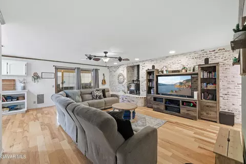 Living - 42911 Normandy Ln, Lancaster, CA 93536 photo 1 of 2