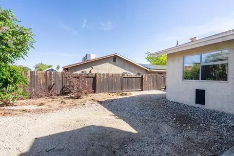 37255 E 28th St, Palmdale, CA 93550 photo 3