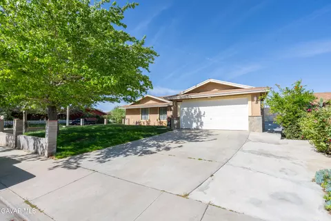 37255 E 28th St, Palmdale, CA 93550
