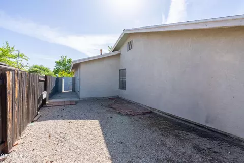 37255 E 28th St, Palmdale, CA 93550 photo 4