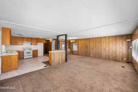 Living - 2121 Nadeau St #SPC C1, Mojave, CA 93501 photo 3 of 10