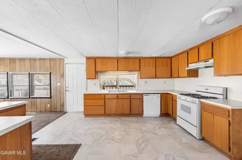 Kitchen - 2121 Nadeau St #SPC C1, Mojave, CA 93501 photo 1 of 6