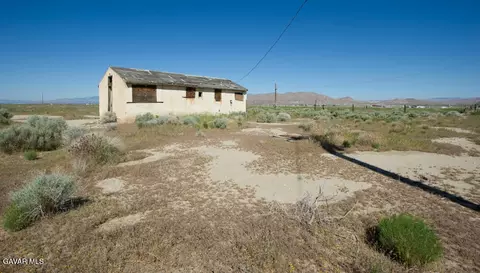 2011 67th St W, Rosamond, CA 93560