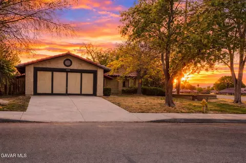 1002 Avenue J6 E, Lancaster, CA 93535