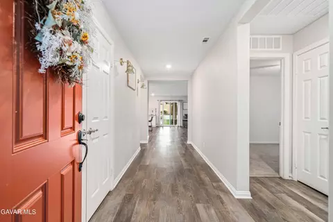 Entry Way - 44451 W 63rd St, Lancaster, CA 93536 photo 1 of 4