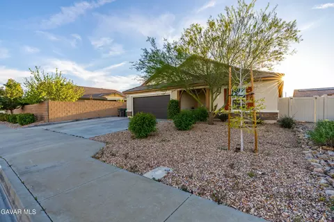 Exterior - 44451 W 63rd St, Lancaster, CA 93536 photo 20 of 22