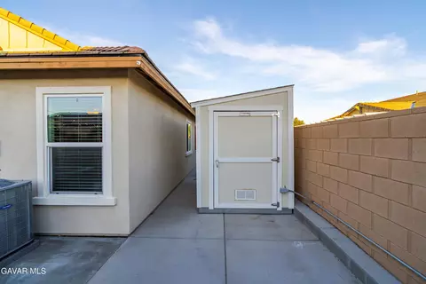 Exterior - 44451 W 63rd St, Lancaster, CA 93536 photo 17 of 22