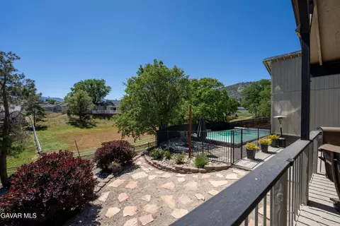 Exterior - 21020 White Pine Dr, Tehachapi, CA 93561 photo 8 of 13
