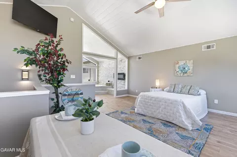 Bedroom - 21020 White Pine Dr, Tehachapi, CA 93561 photo 2 of 4