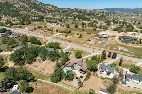 View/Area - 21020 White Pine Dr, Tehachapi, CA 93561 photo 6 of 8
