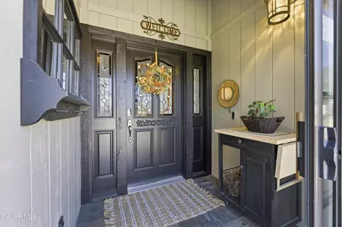 Entry Way - 21020 White Pine Dr, Tehachapi, CA 93561 photo 2 of 4