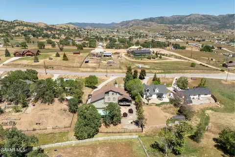 View/Area - 21020 White Pine Dr, Tehachapi, CA 93561 photo 4 of 8
