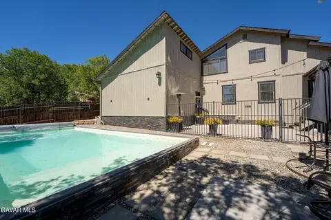 Exterior - 21020 White Pine Dr, Tehachapi, CA 93561 photo 9 of 13