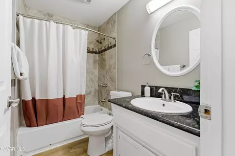 Bath - 21020 White Pine Dr, Tehachapi, CA 93561 photo 1 of 5