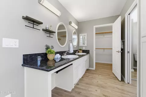 Bath - 21020 White Pine Dr, Tehachapi, CA 93561 photo 4 of 5