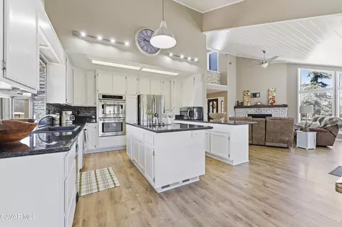 Kitchen - 21020 White Pine Dr, Tehachapi, CA 93561 photo 2 of 4