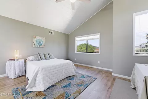 Bedroom - 21020 White Pine Dr, Tehachapi, CA 93561 photo 3 of 4