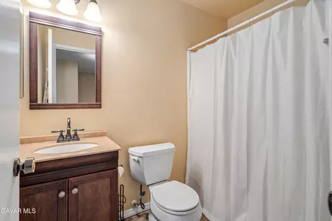 Bath - 1605 Bluebell St, Lancaster, CA 93535 photo 6 of 6