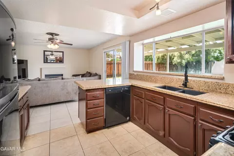 Kitchen - 1605 Bluebell St, Lancaster, CA 93535 photo 1 of 3