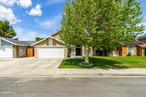 Exterior - 1605 Bluebell St, Lancaster, CA 93535 photo 3 of 6